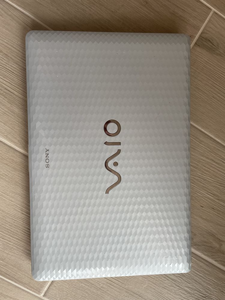 Sony Vaio PCG-71C11M/AMD E-450 під відновлення або з/ч Radeon 6320