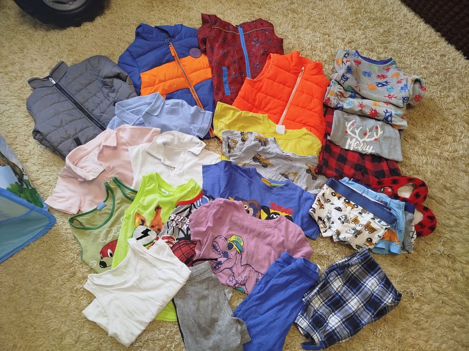 Набір одягу на хлопчика на 3-4 роки