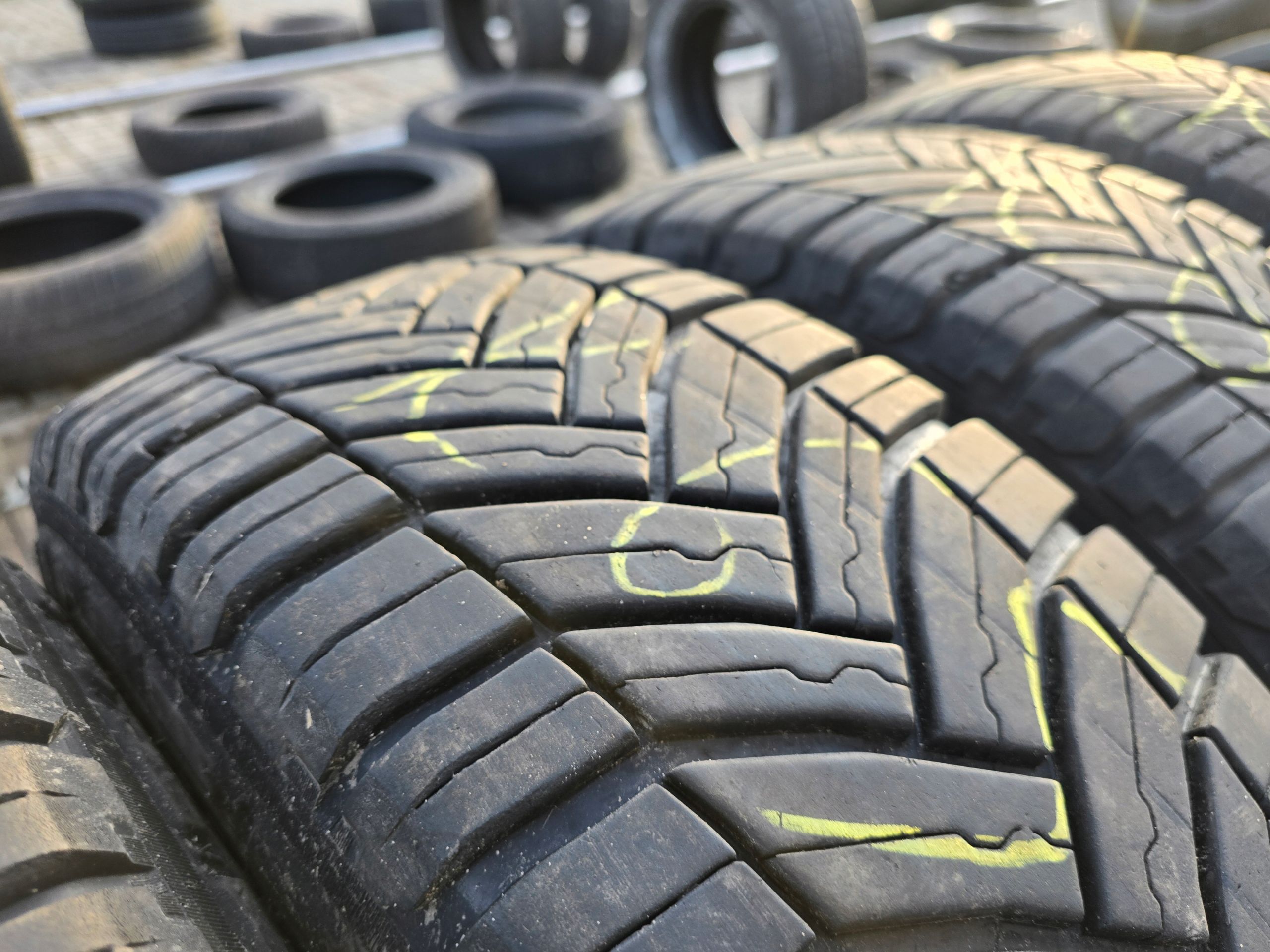 Michelin Agilis Crossclimate 215/65R15C 104/102T 8mm 4X 21R