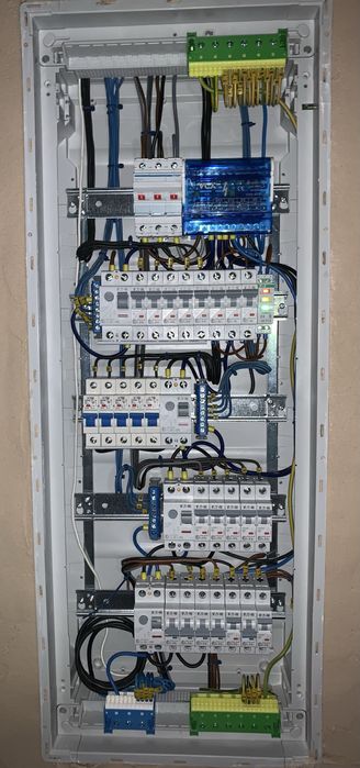 Elektryk , usługi elektryczne