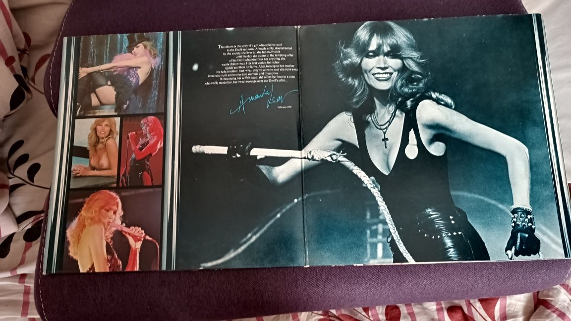 Продам фирм  Винил 
Amanda Lear – Sweet Revenge- Ariola – 1978-Germany