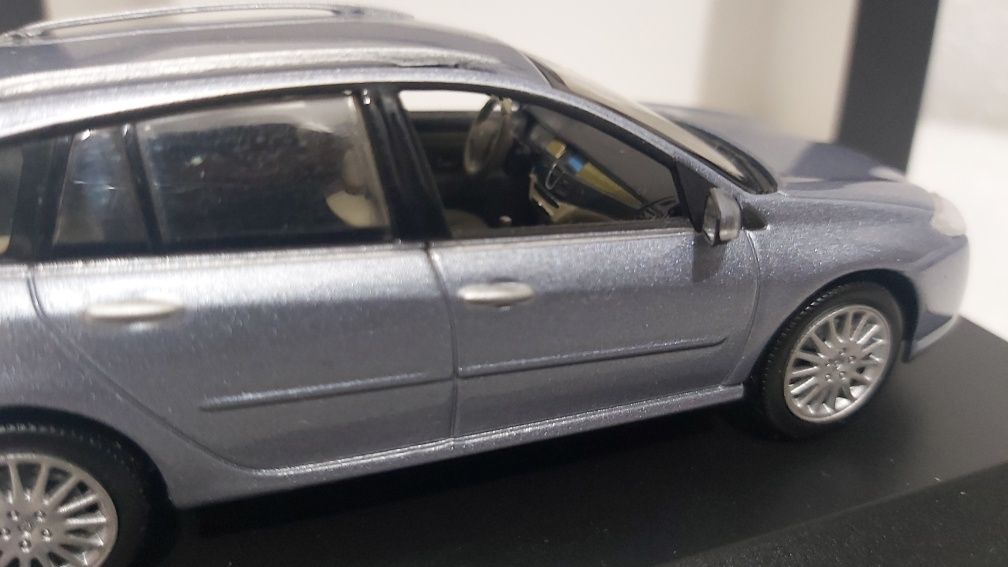 RENAULT LAGUNA III ESTATE 2007 1:43 Norev