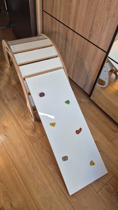 Drewniany bujak zjeżdżalnia