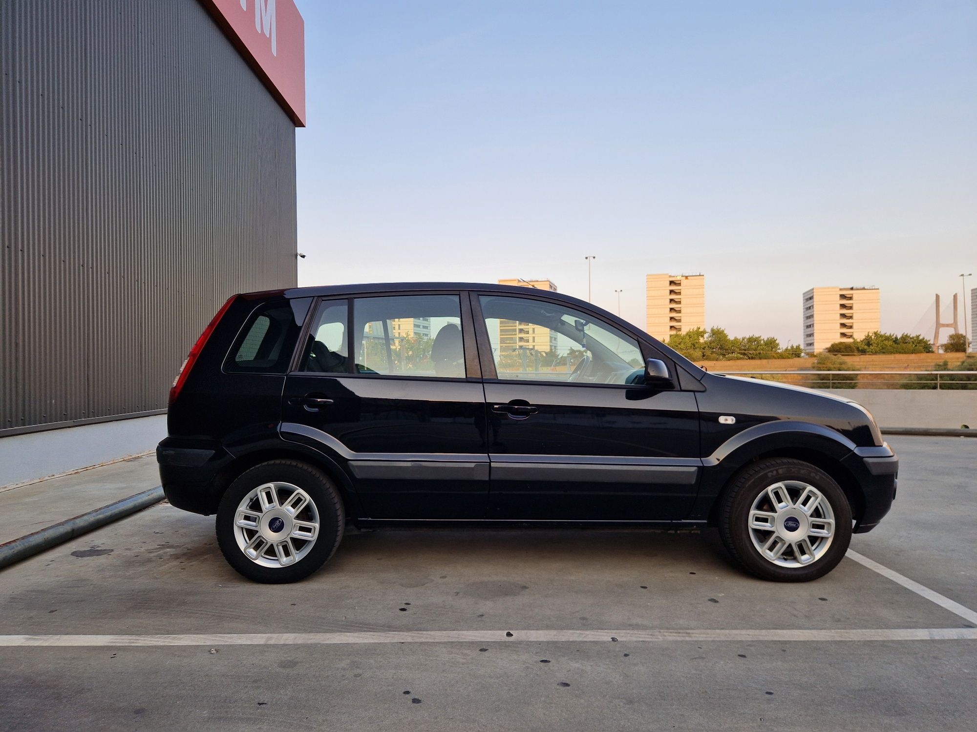 Ford Fusion 1.4 TDCI de 2006 com 128500km