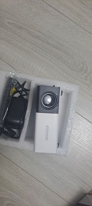 Проектор mini YG 300