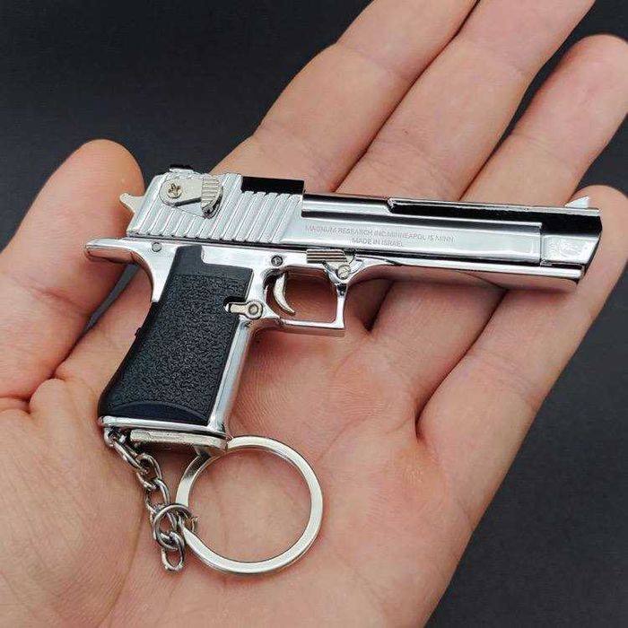 Металевий брелок desert eagle