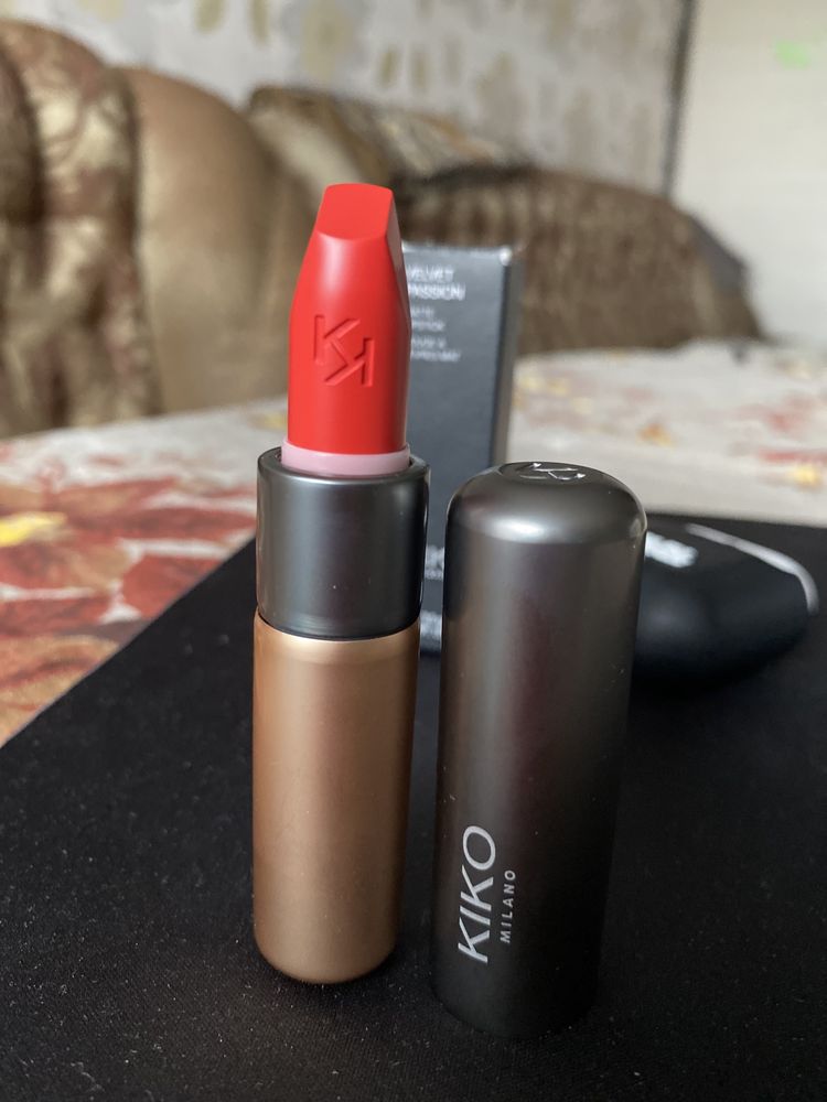 Матова стійка помада Kiko Milano Velvet Passion Matte Lipstick