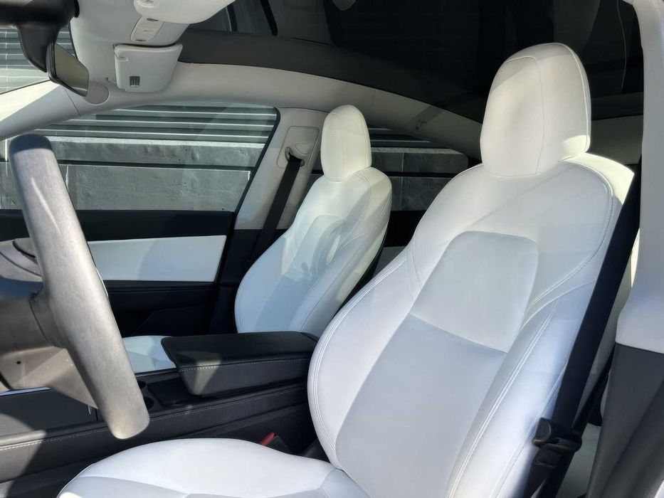 Tesla Model Y Long Range      2021