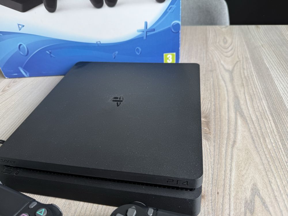 Sony PlayStation 4 PS4 + 2 pady oryginalne + oryginalne pudelko !