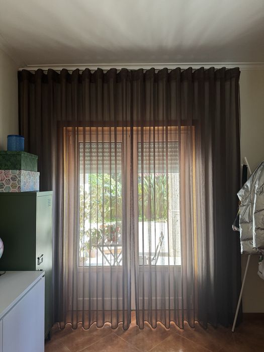 Cortina em Castanho Escuro