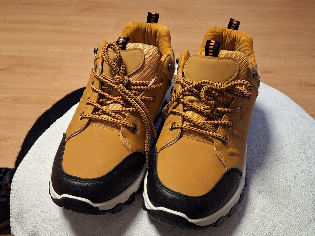 Tenis sapatos de caminhada à  prova de agua novos