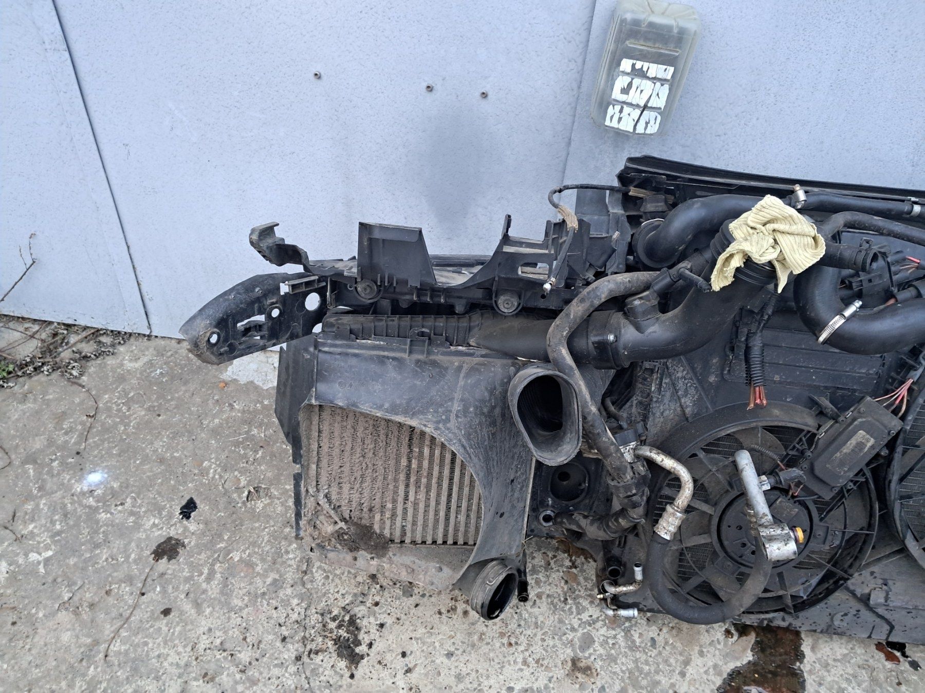 Радіатор vw touareg 2.5 3.0 5.0 tdi cayenne
Ауди Q7