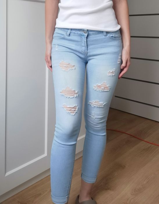 Spodnie damskie Jeansy Forever 21 niebieskie z przetarciami S 36