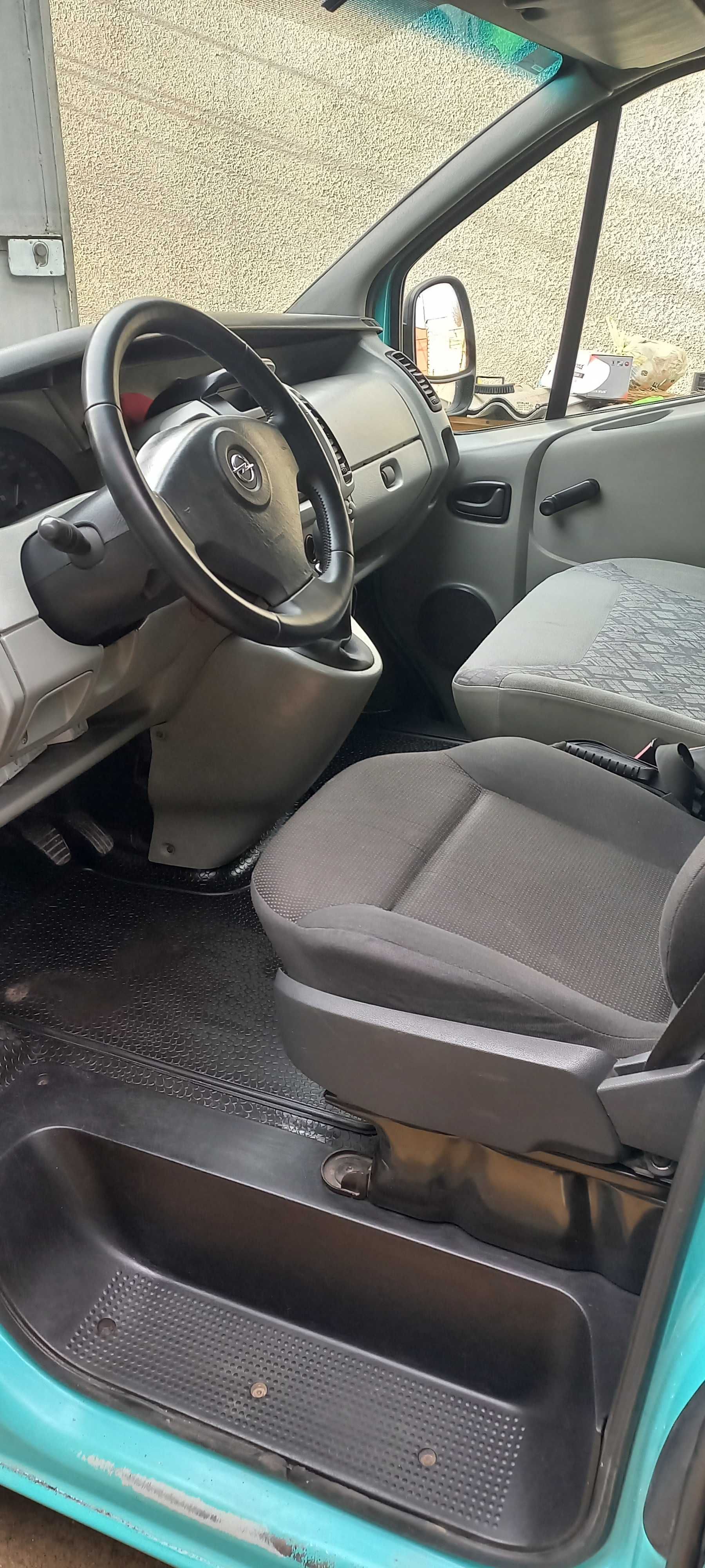 Продам OPEL VIVARO 1,9