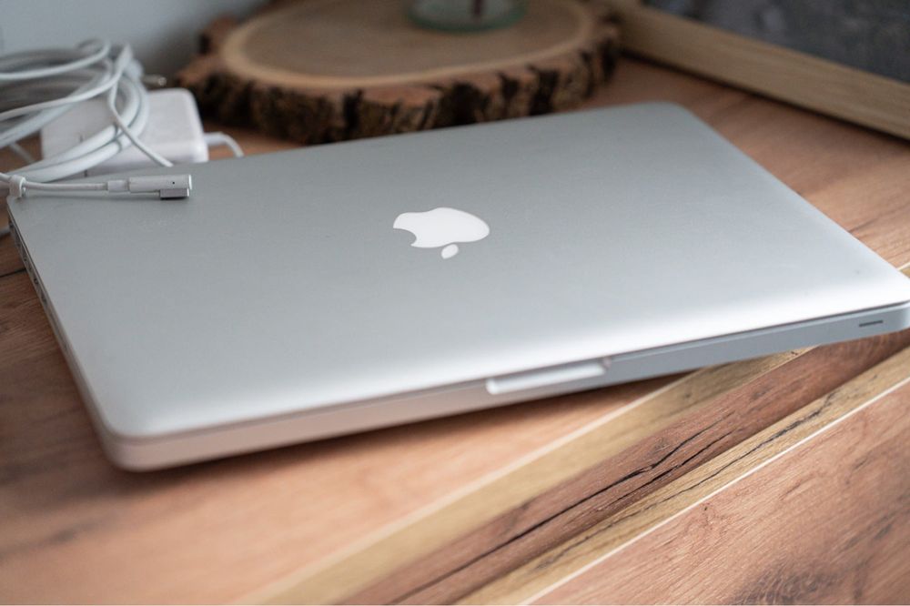 Macbook Apple A1278 laptop 13” cali