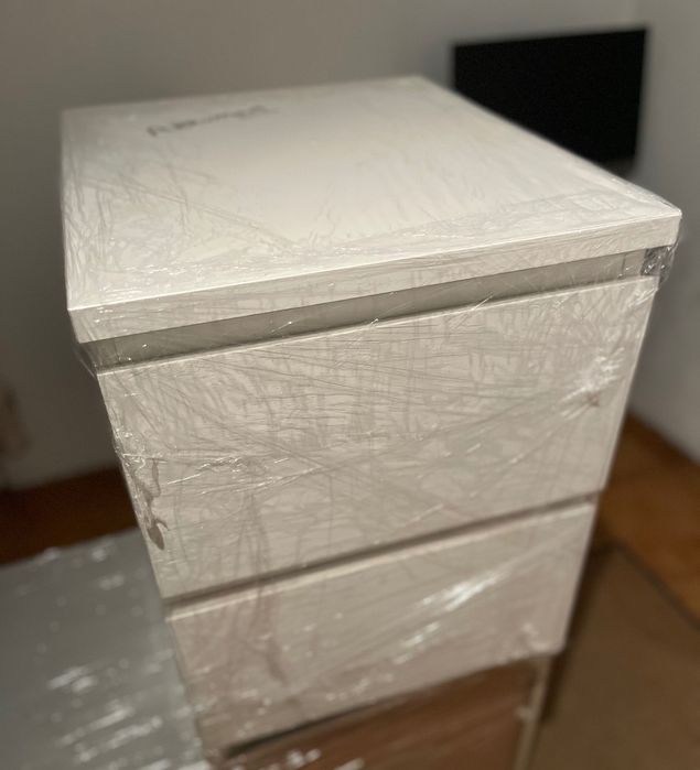 2 Mesas de cabeceira