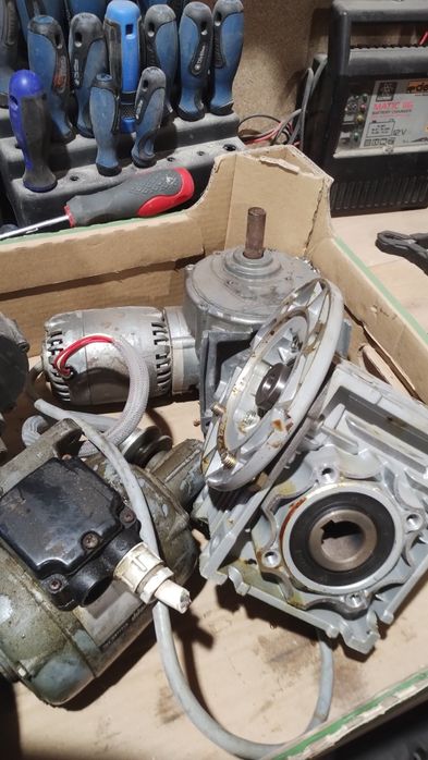 Przekładnie ślimakowe 1:50 1:30 silniki z przekładniami