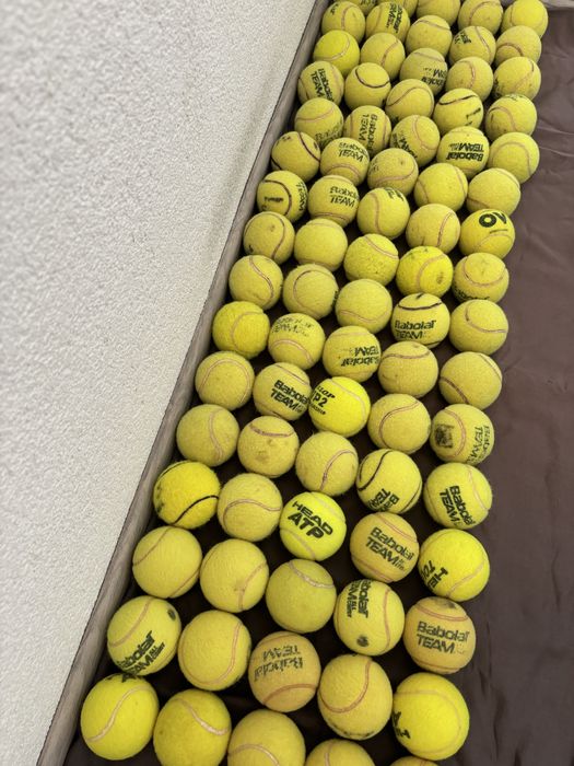 Тенісні мʼячики в гарному стані