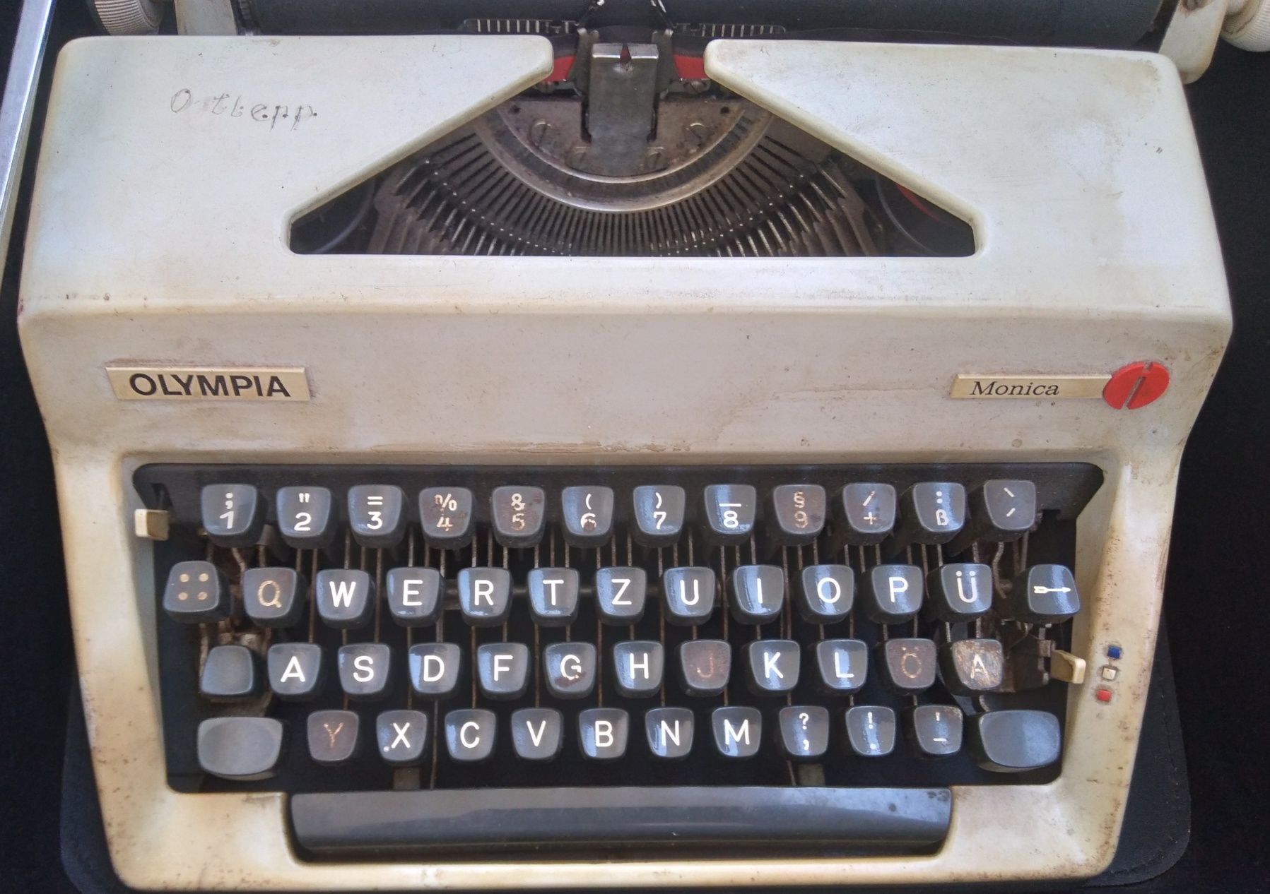 Maszyna do pisania Olympia Monica Germany Prl
