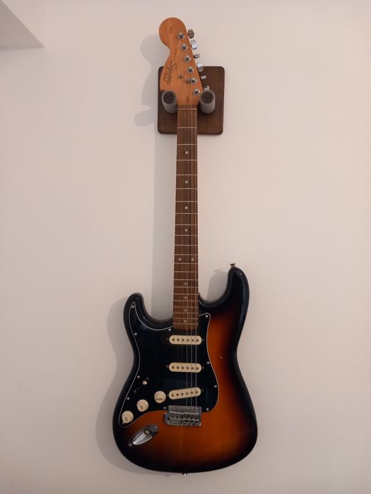 Fender Strat Squier (left handed)