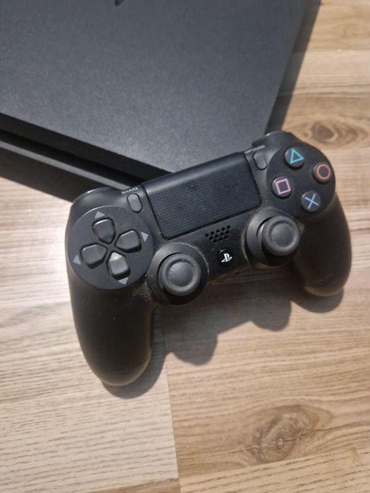 Konsola ps 4 slim