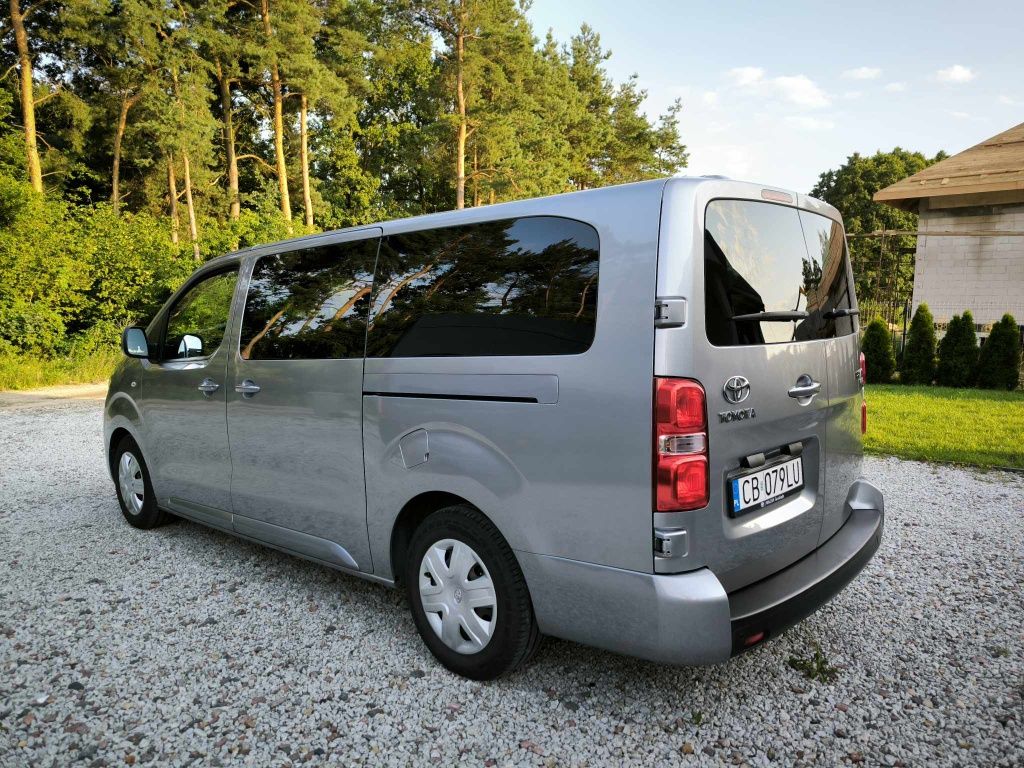 Wynajem busa 9 osób osobowy