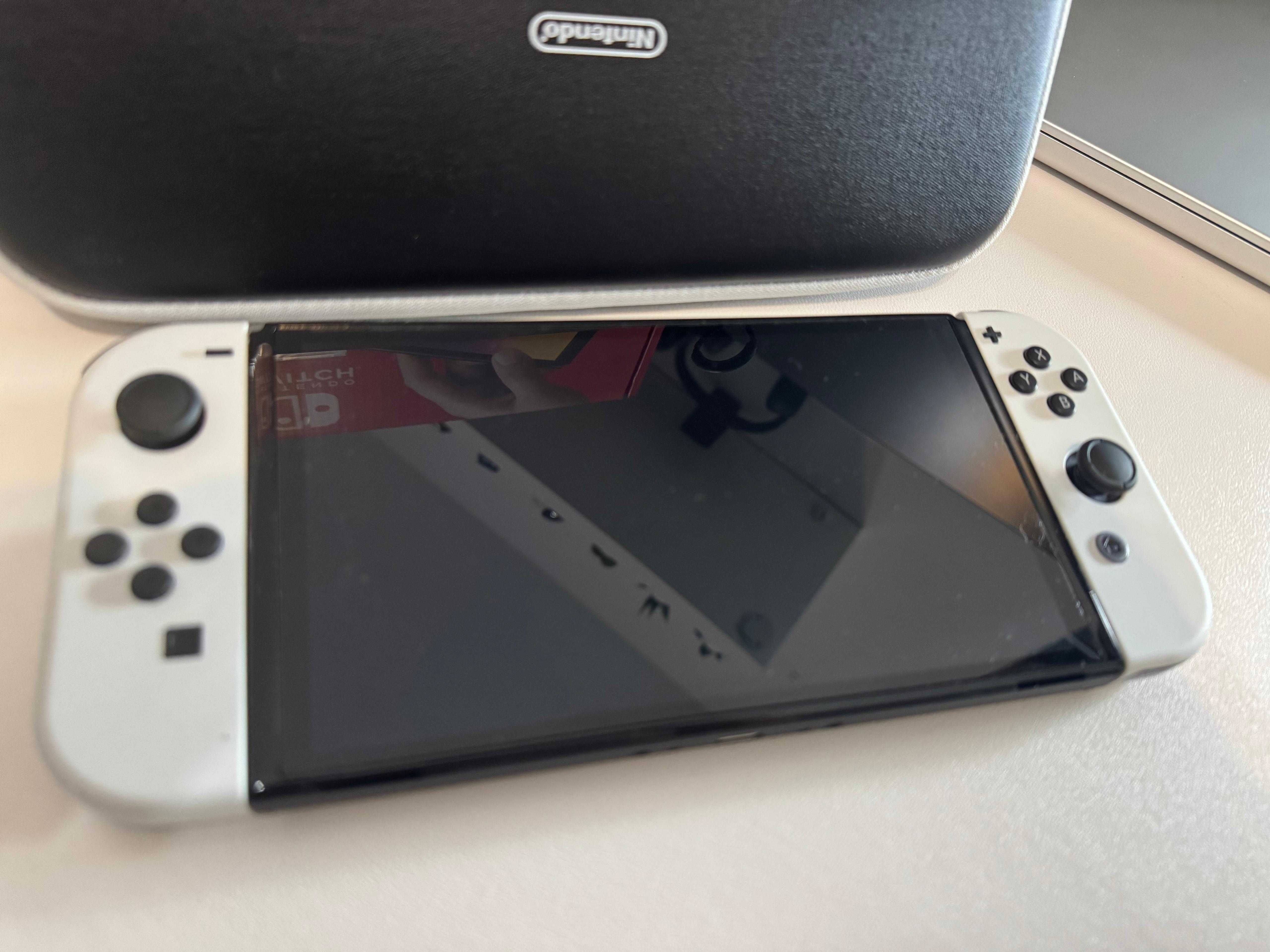 Consola Nintendo Switch OLED, 2 jogos e acessórios (como nova!)