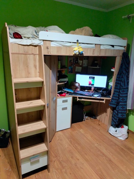 Łóżko piętrowe z biurkiem