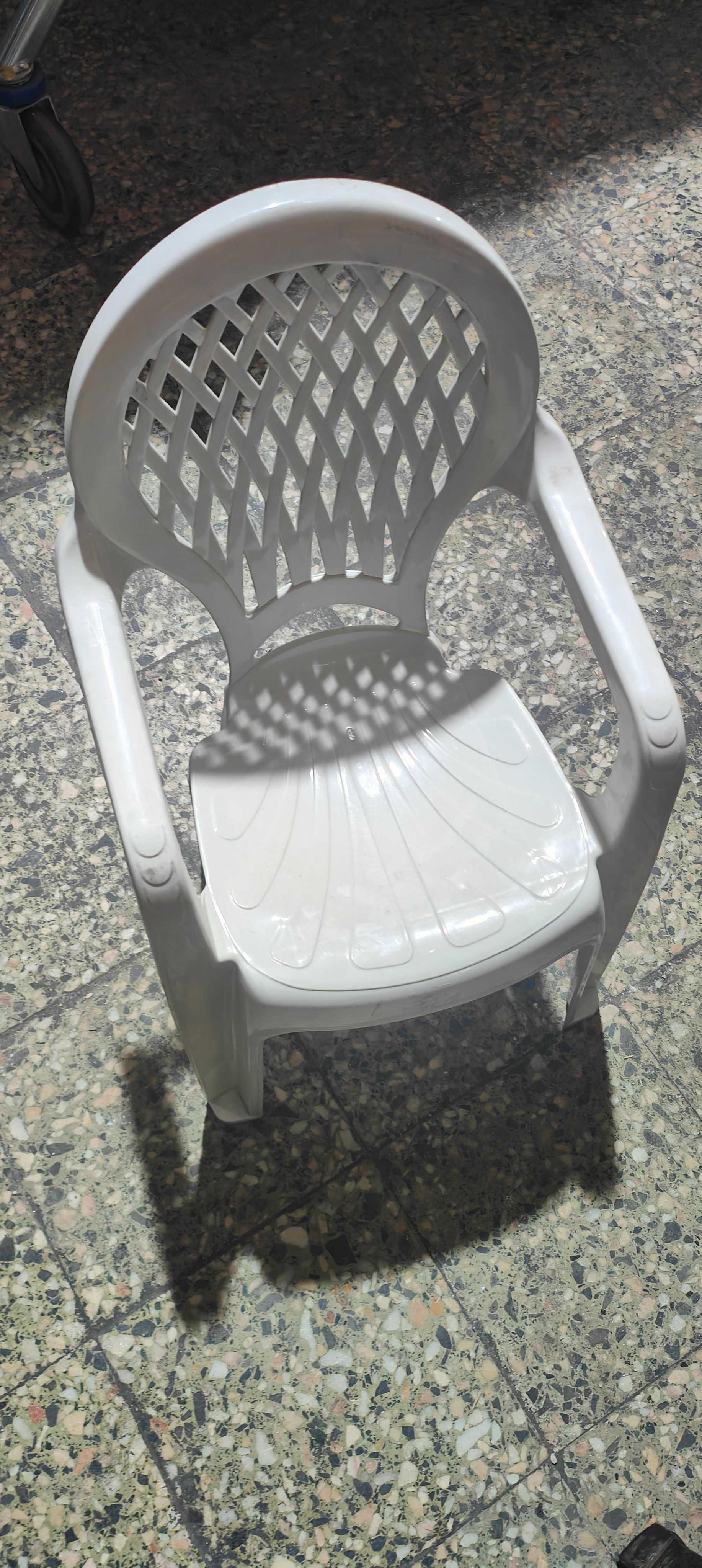Cadeiras Plástico para  criança em bom estado (12) unidades