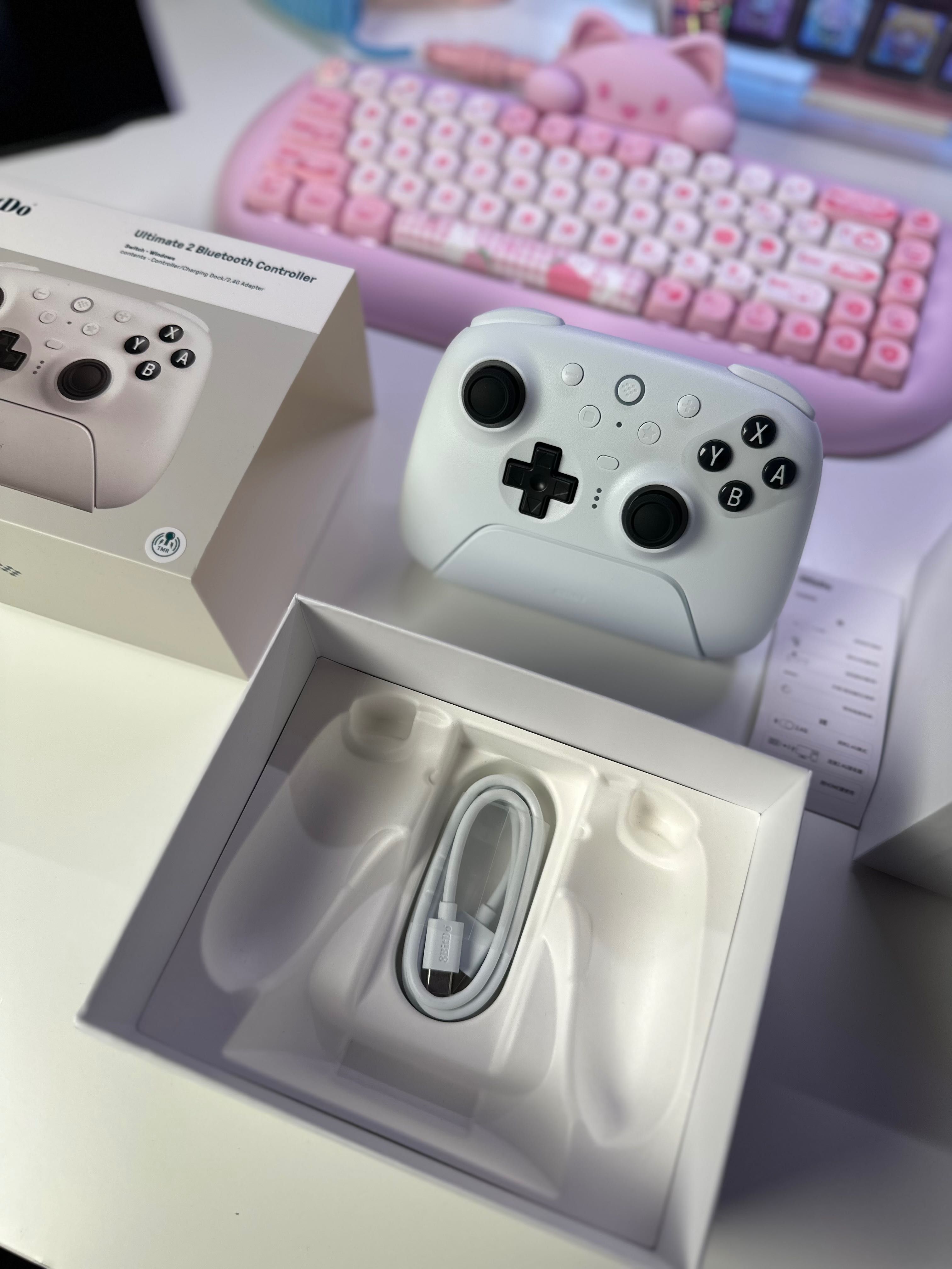 Kontroler 8BITDO Ultimate Bluetooth Biały