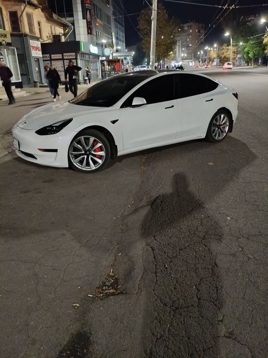 Tesla model 3 performance
