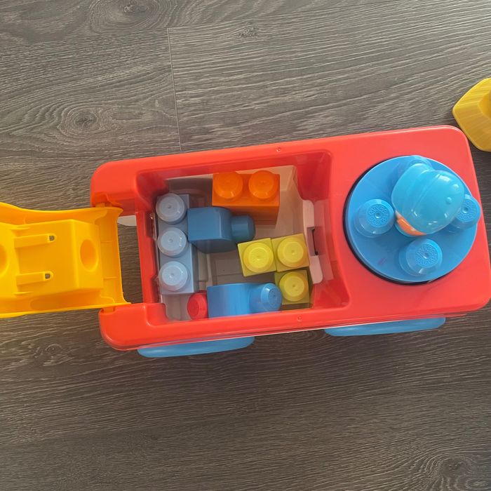 Розвиваюча каталка - конструктор battat