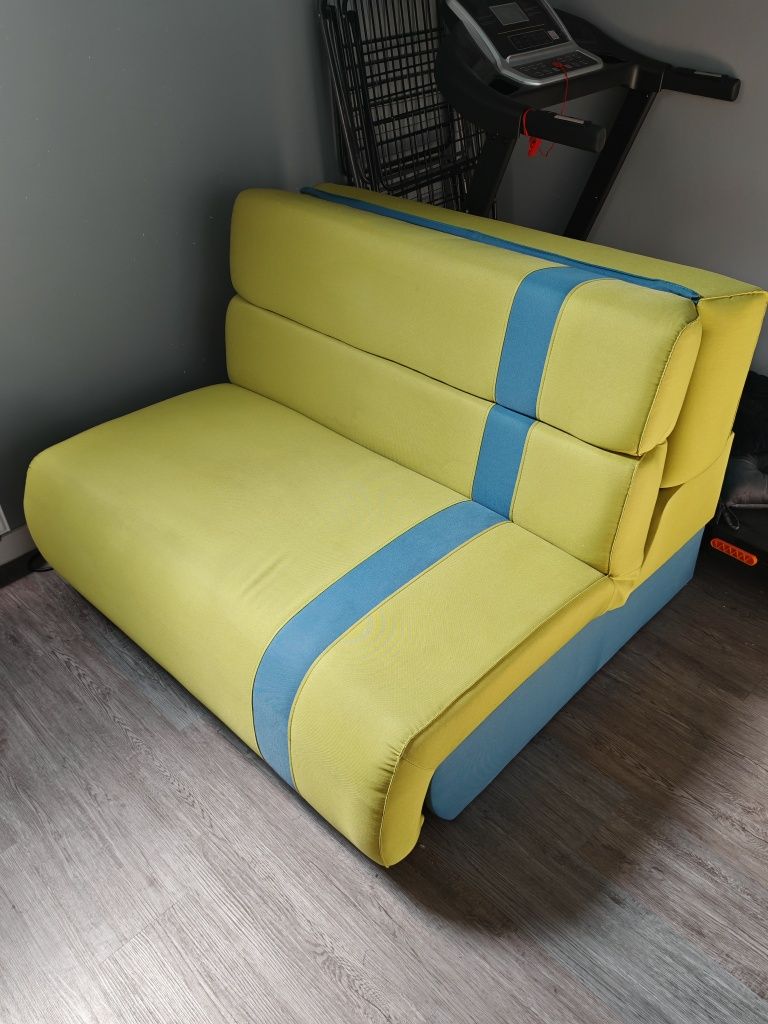 Sofa 2 osobowa z funkcją spania sprężyny pojemnik