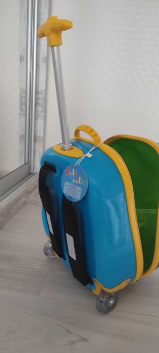 Дитячий чемодан на колесах новий з бірками