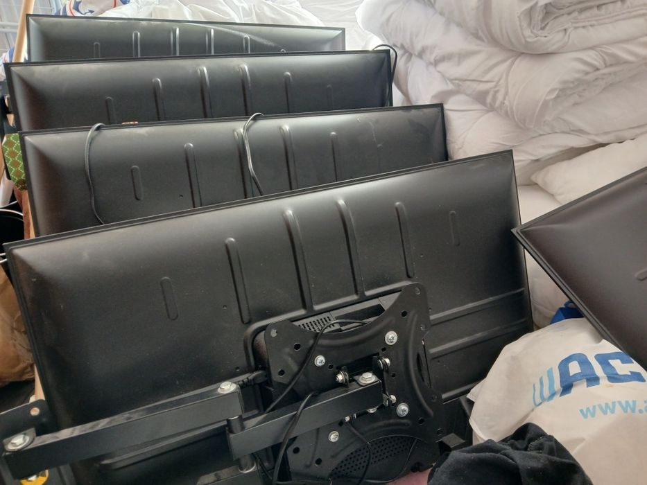 Telewuzor MANTA 32LHN124E z wieszakiem, posiadam również nóżki.