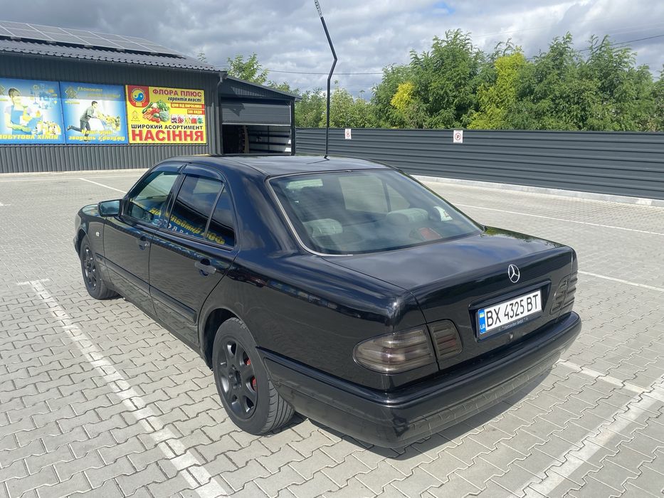 Mercedes-benz E200/ продам лупатого