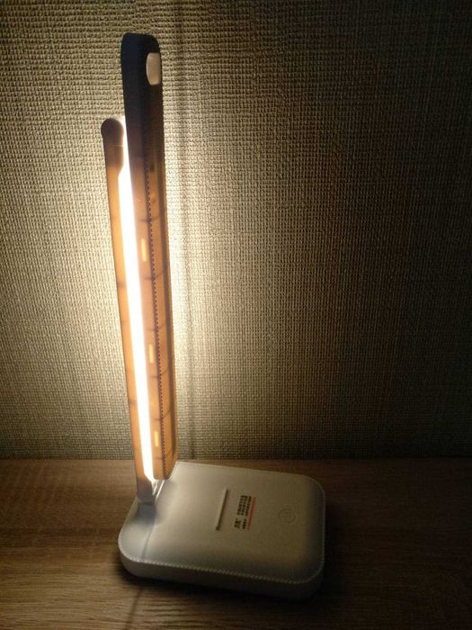 Продам настольну акумуляторну LED лампу