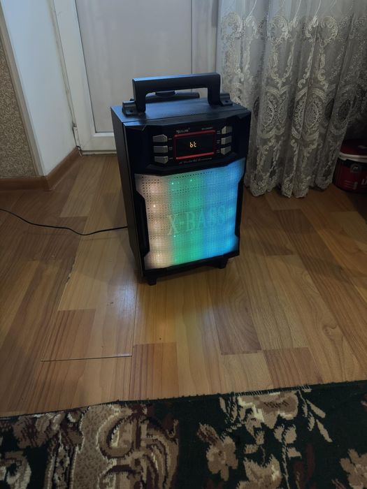 Музикальна колонка (блютуз, радіо,флешка)