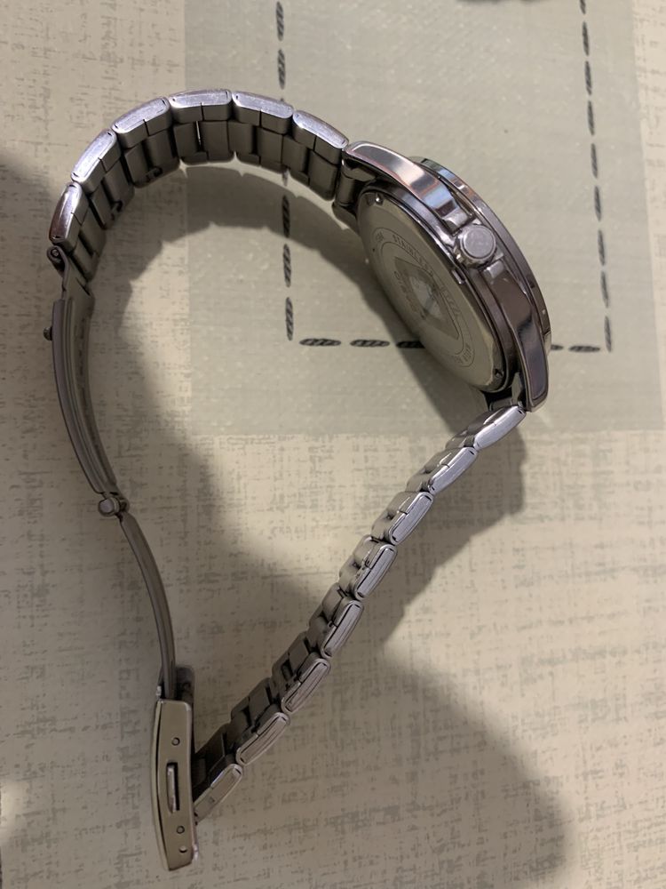 Zegarek Casio z datownikiem
