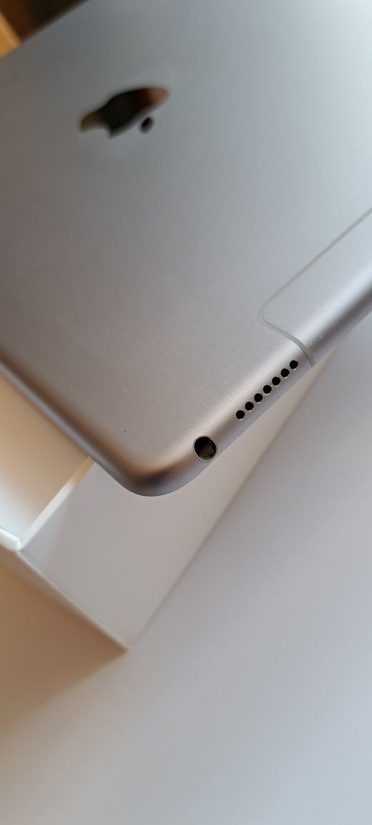 Apple iPad PRO 9,7 128GB WIFI + Cellular   A1674 Space Gray Gray