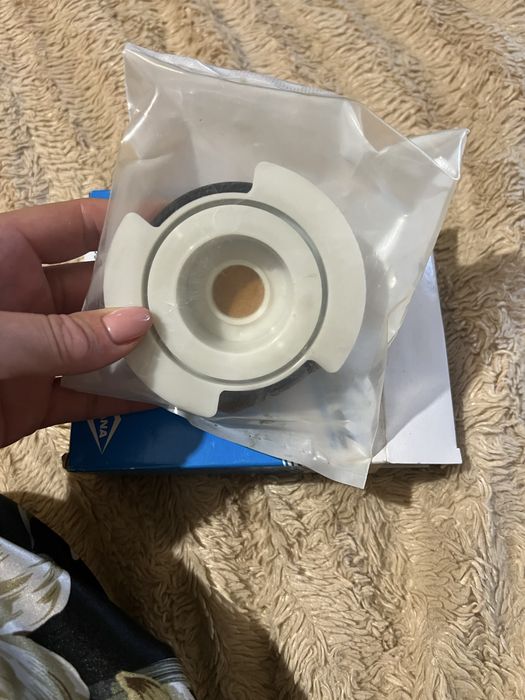 Це сальник колінчастого вала (crankshaft seal / shaft seal)