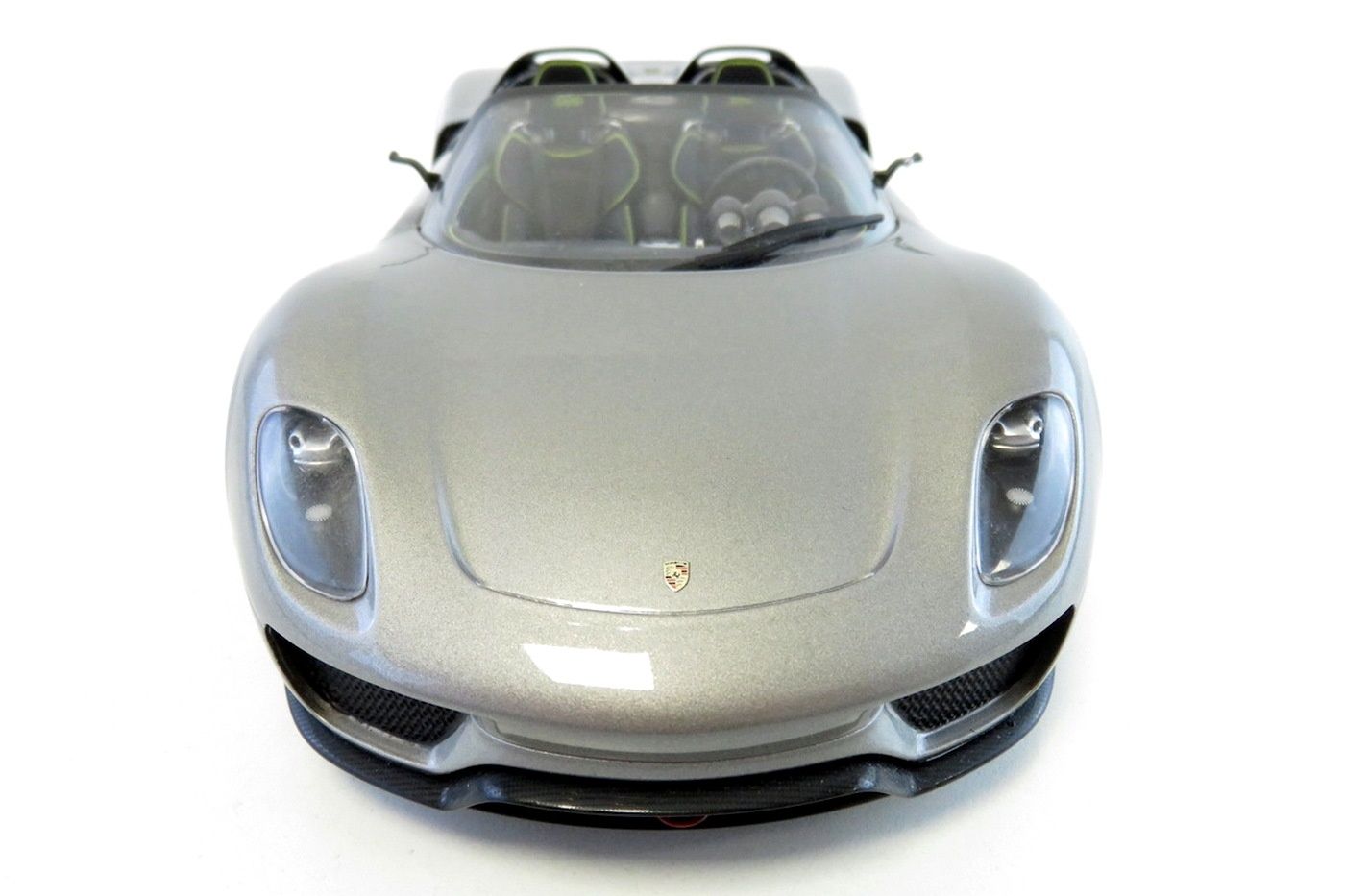 1/18 модель Porsche 918 Spyder Prototype DEALER