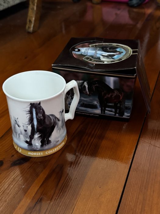 Kubek Carmani Horses Collection – porcelanowy, nowy w pudełku