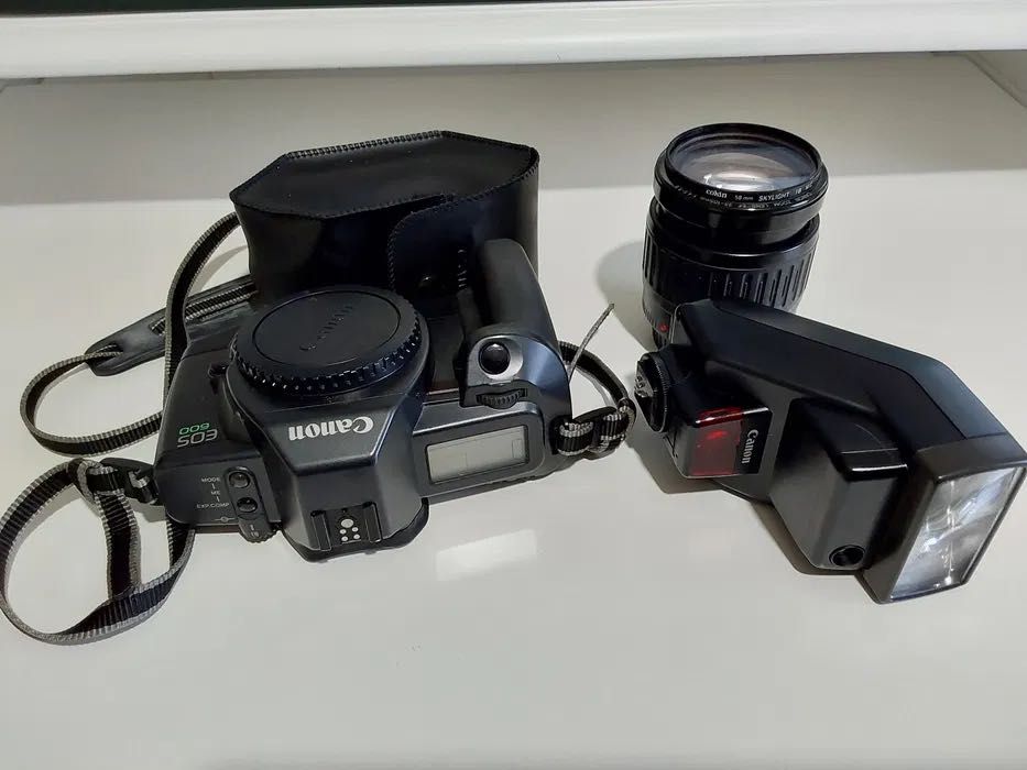 Máquina Fotográfica CANON EOS 600