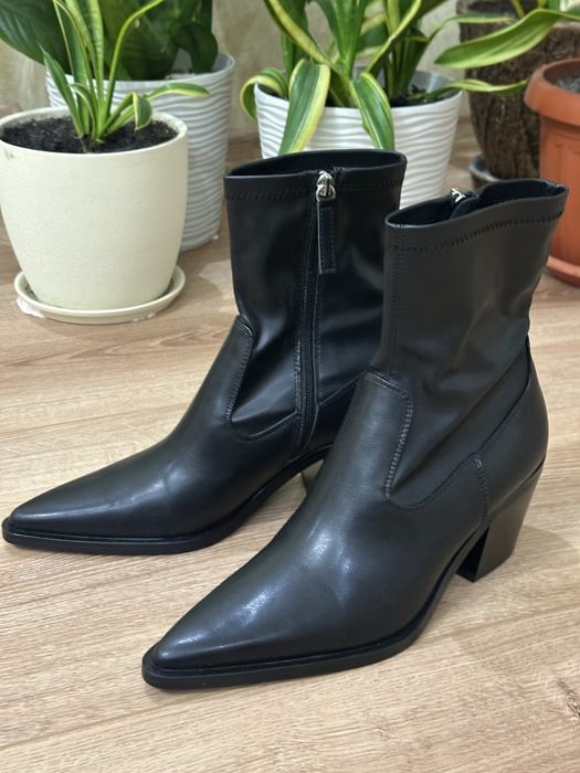 Козаки/казаки/ботильйони/черевики zara 38