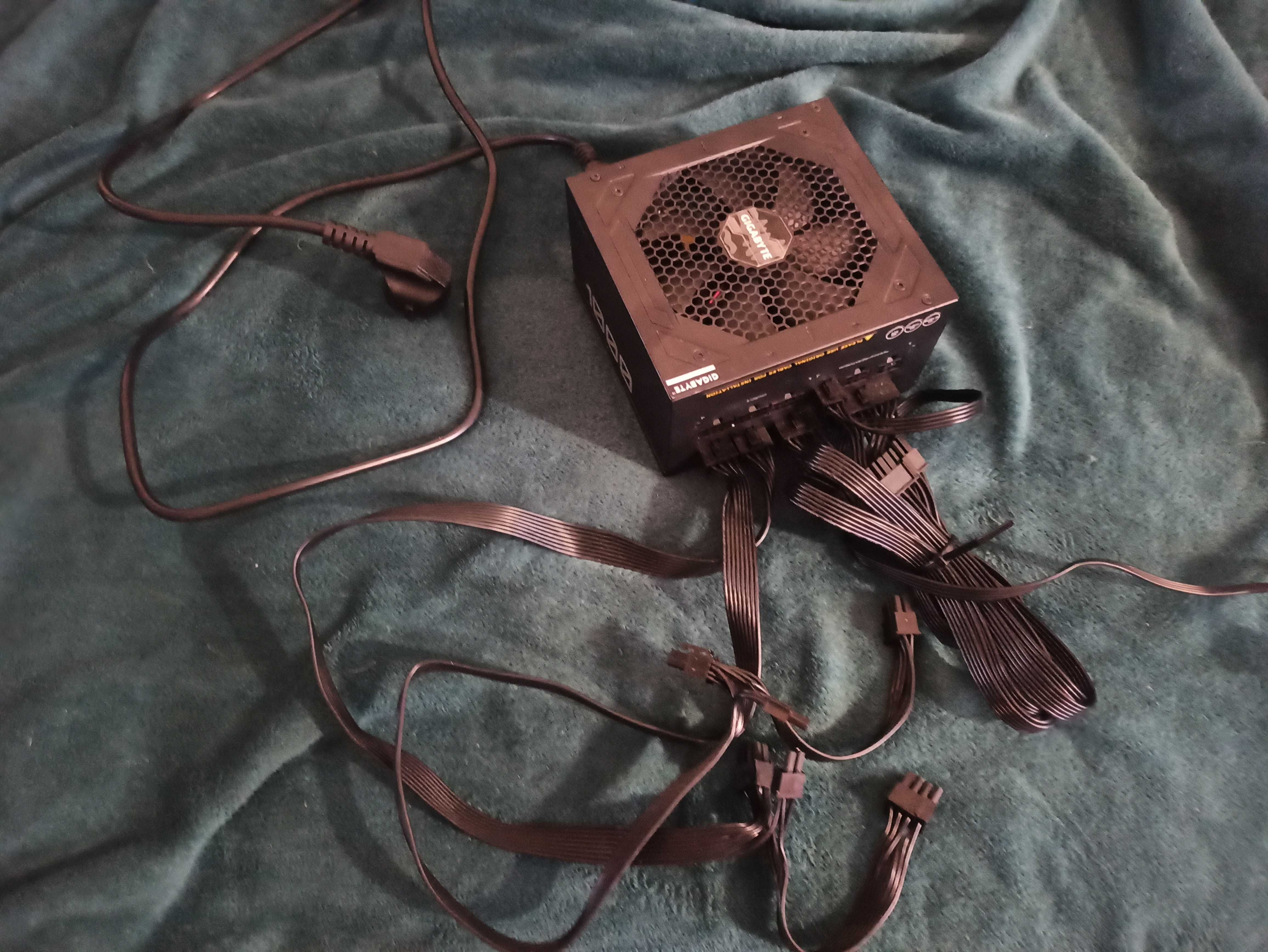 Fonte alimentação gigabyte modular 1000w