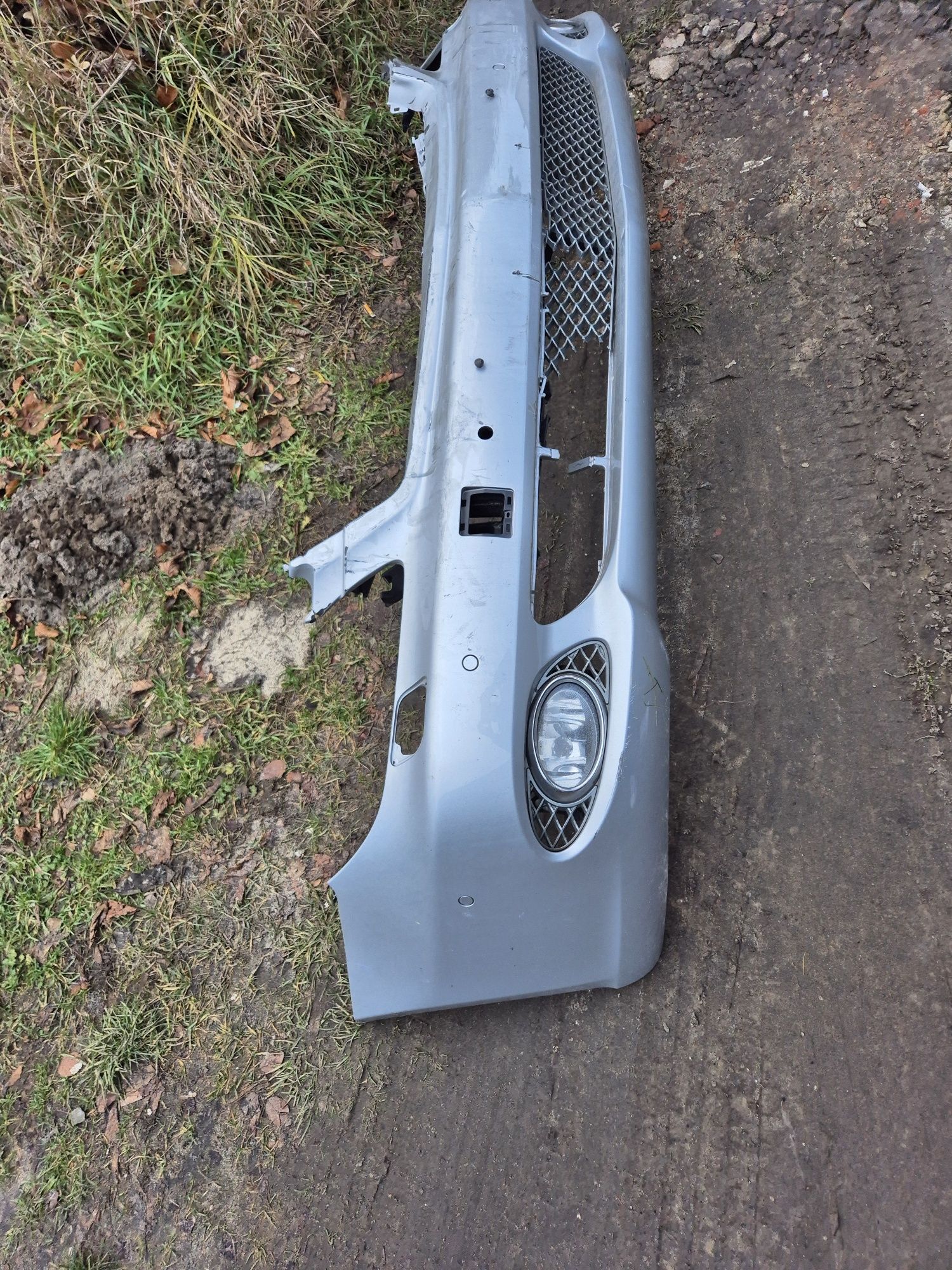 Dwa zderzaki do Mercedes CLS 219 po Lift