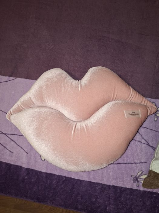 Подушка рожева "Поцілунок" фірми Comfort home