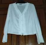 Blusa branca com folhos