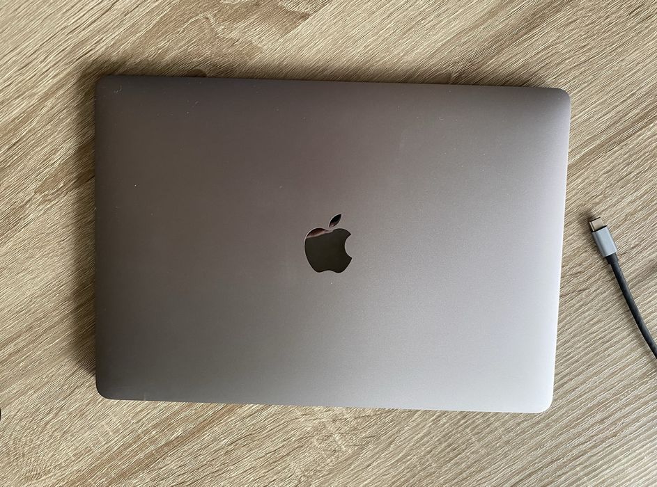 Продаю MacBook Air M1 2020